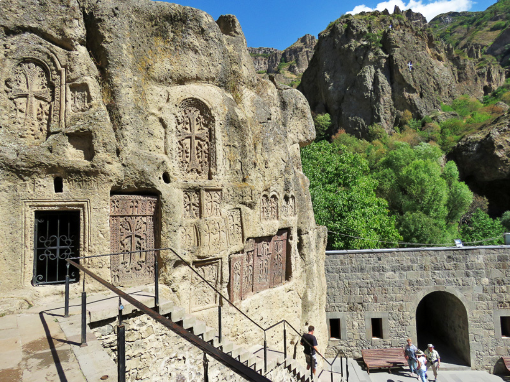 Garni Temple, Geghard Monastery & Symphony of Stones: Private Tour from Yerevan